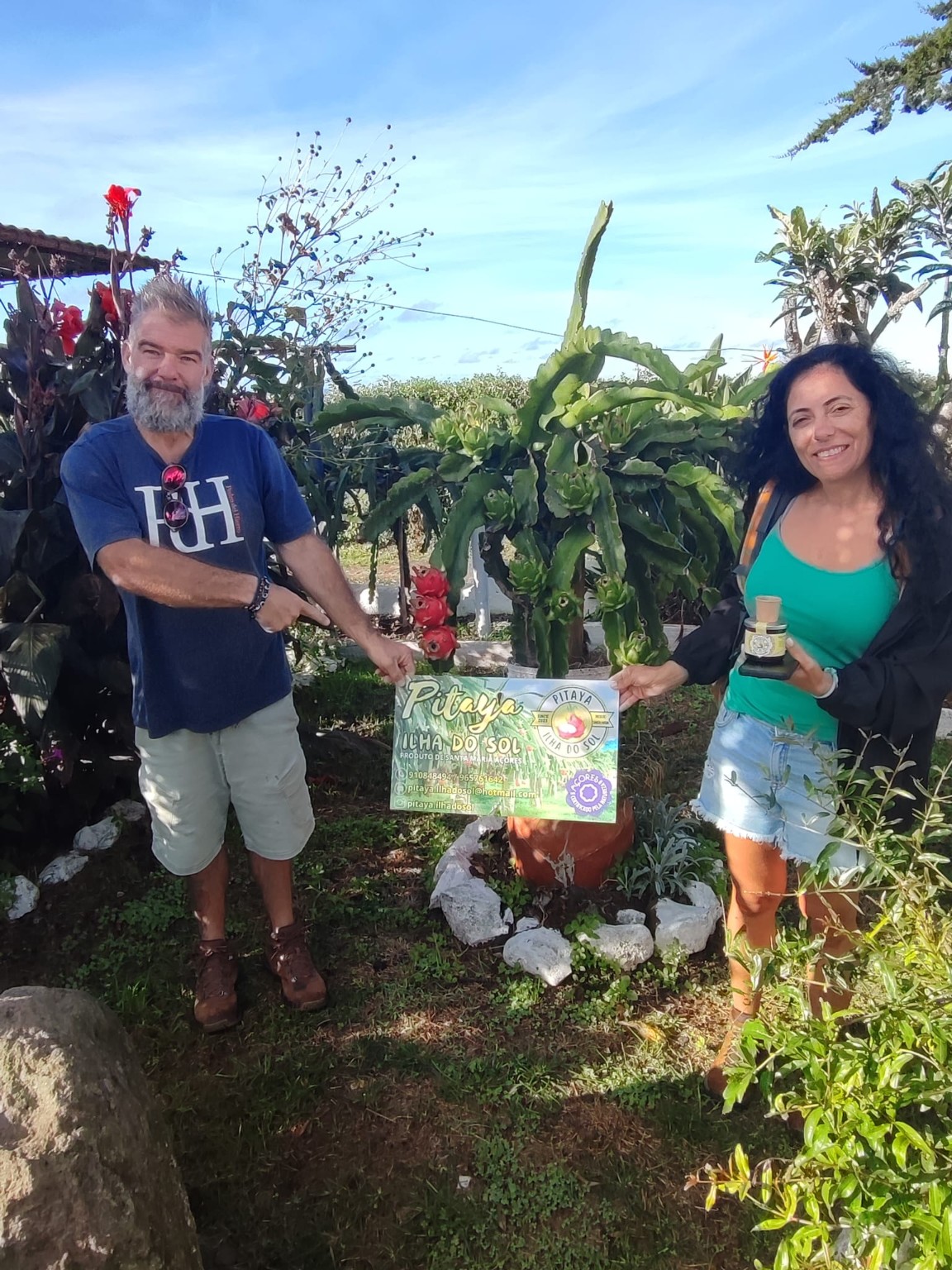 Visitantes na plantação de pitaya